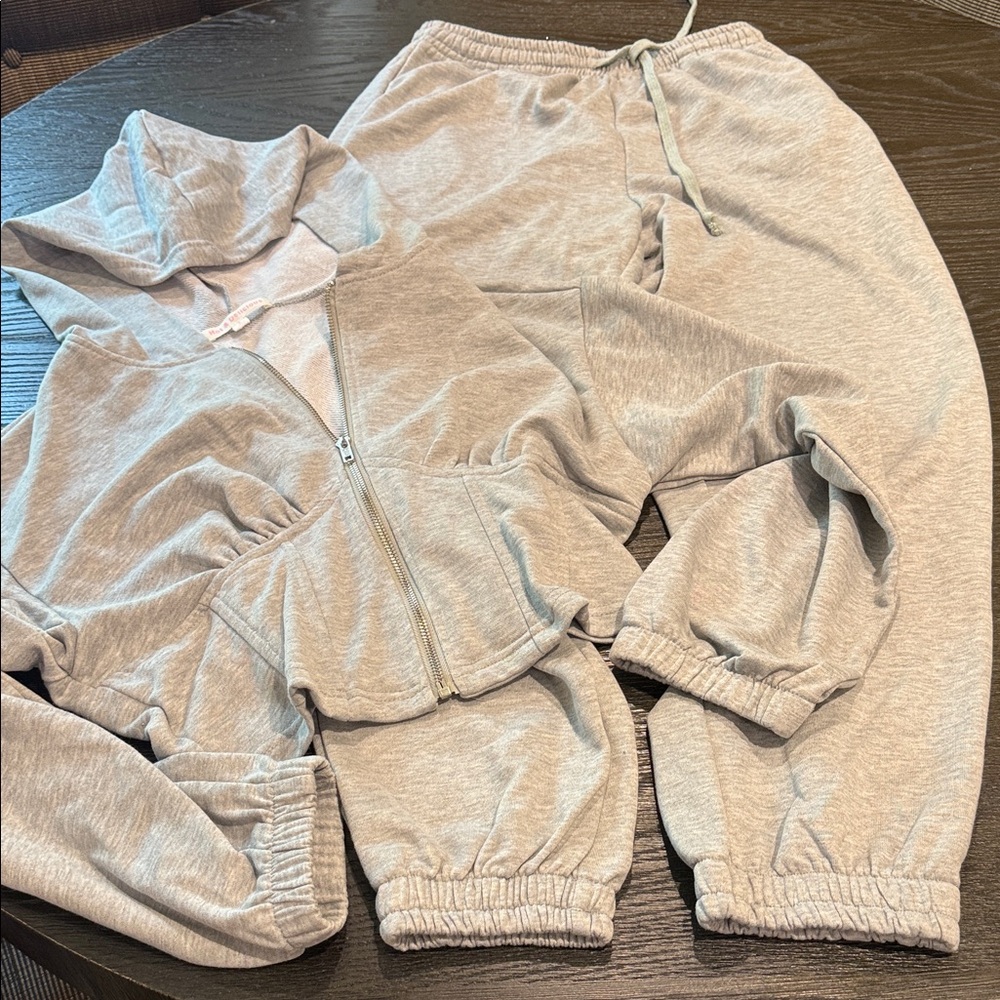 Hot & Delicious Women's Gray Track Pants & Hoodie Set